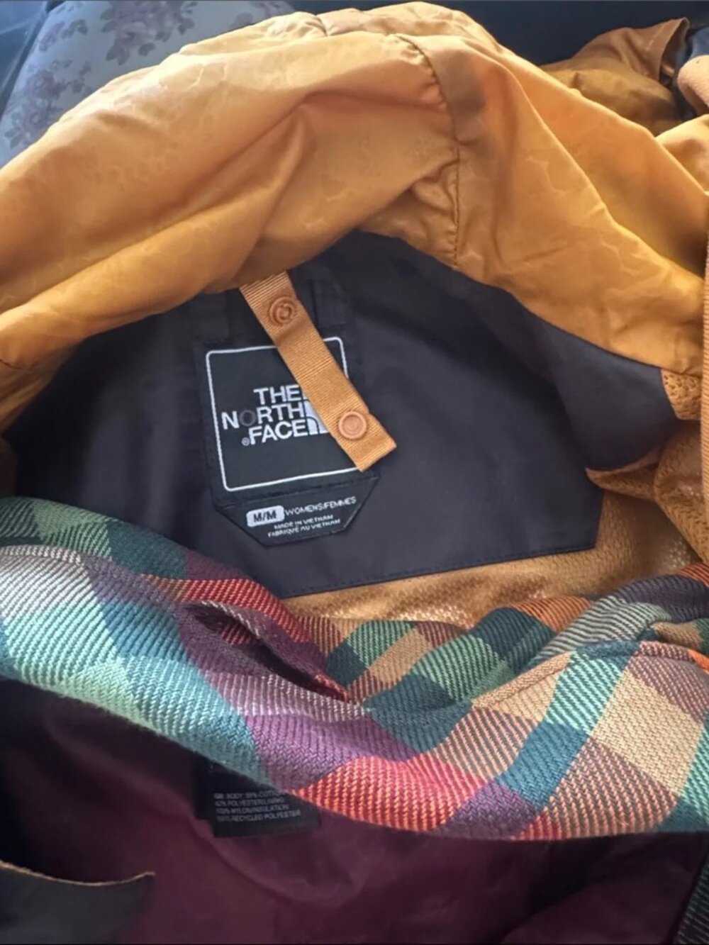 The North Face HyVent Women’s Rain Jacket Black Hooded Coat Size M + Shirt - Picture 11 of 11